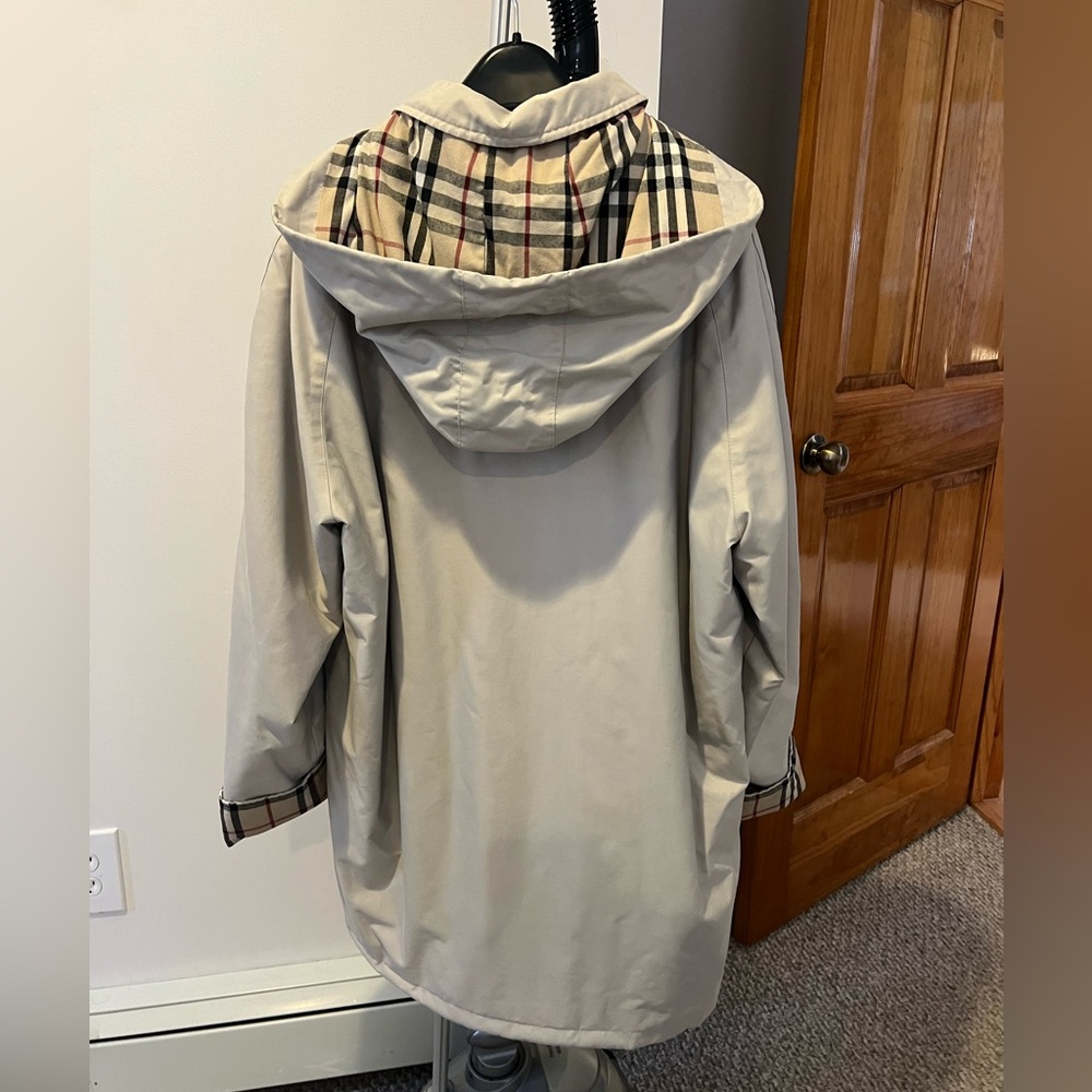 Burberry Tan trench/rain coat - Picture 2 of 8